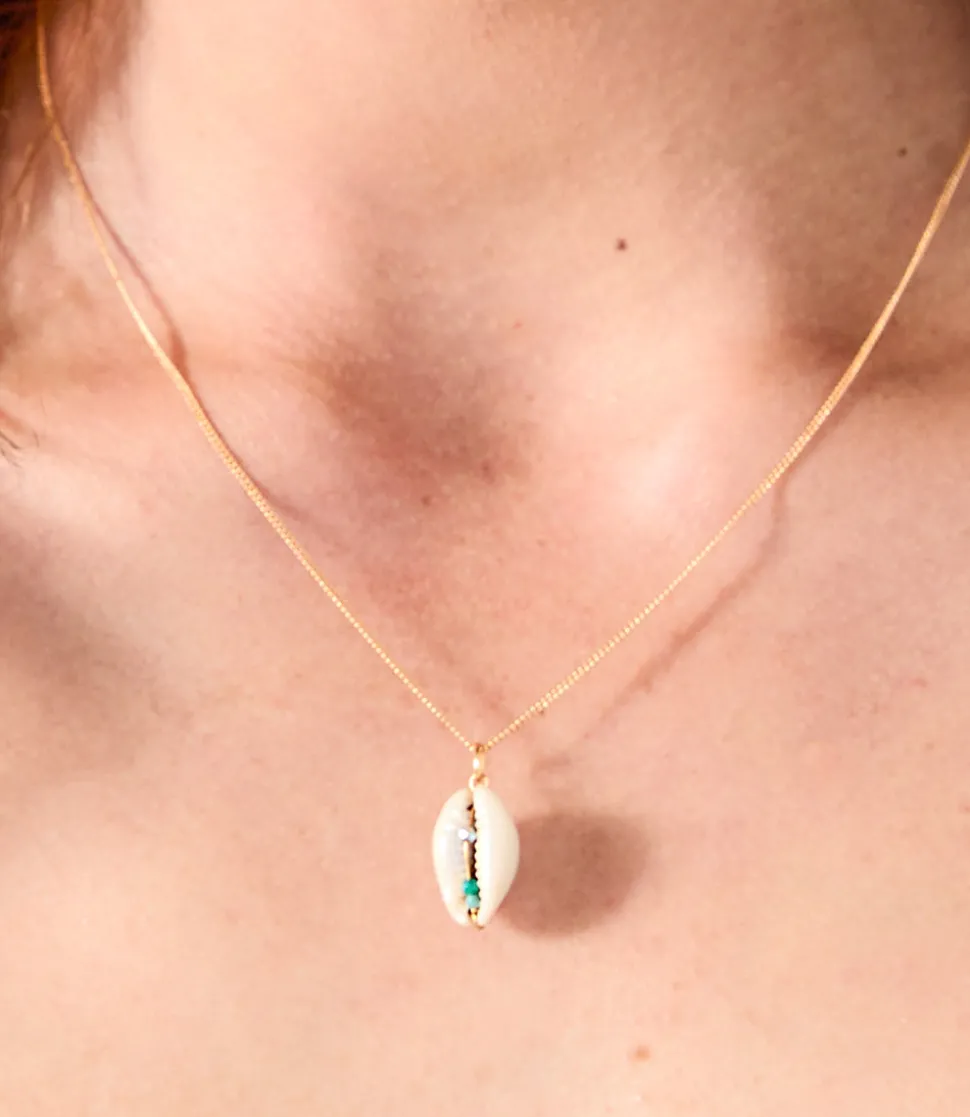 Shell Pendant Necklace